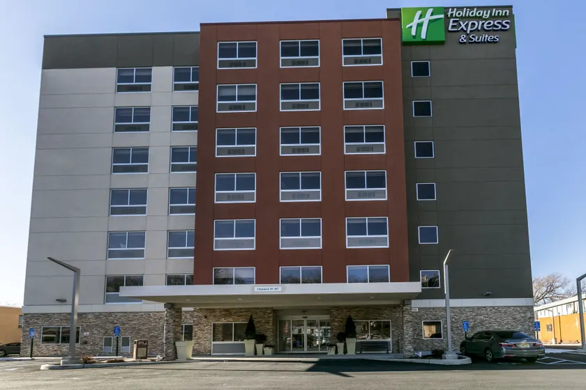 Holiday Inn Express & Suites Jersey City North - Hoboken by IHG - Image 1