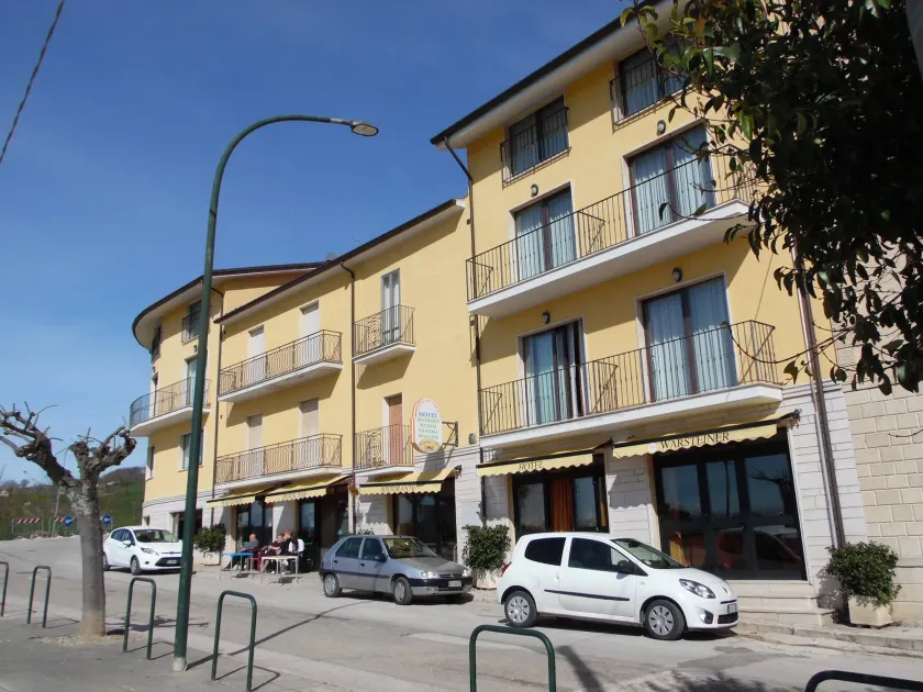 Coste Del Lago - Image 1