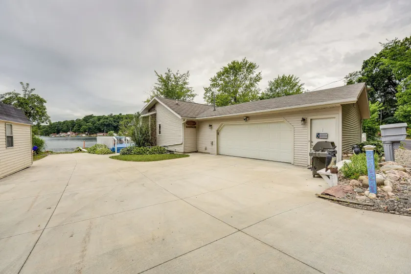 Charming Battle Creek Cottage w/ Dock! - Interiör
