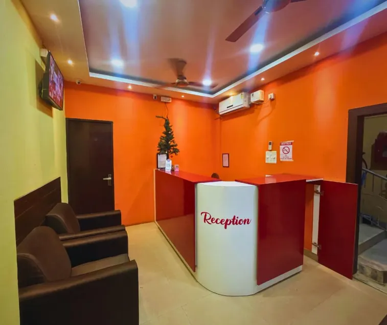 H K Residency Near Kalakshetra - Lobby
