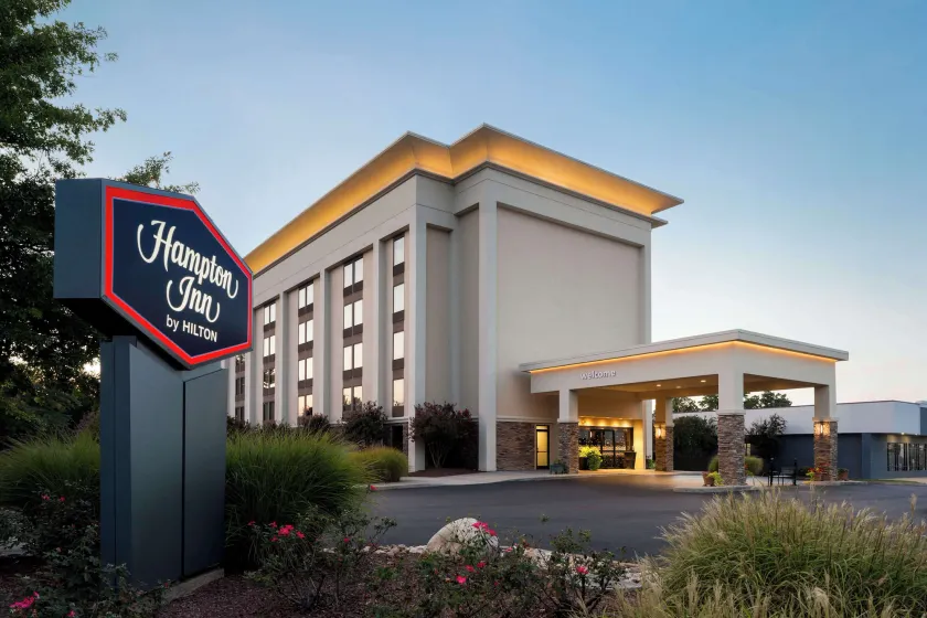 Hampton Inn Charlottesville - Image 1
