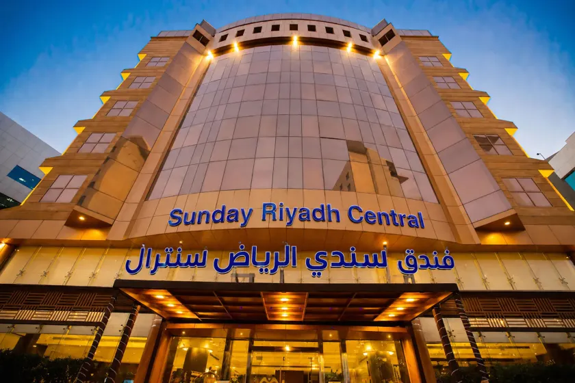 Sunday Riyadh Central Near Kingdom Tower - Image 1