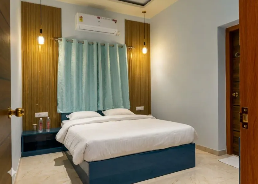 Raj Royal Hotel - Image 1