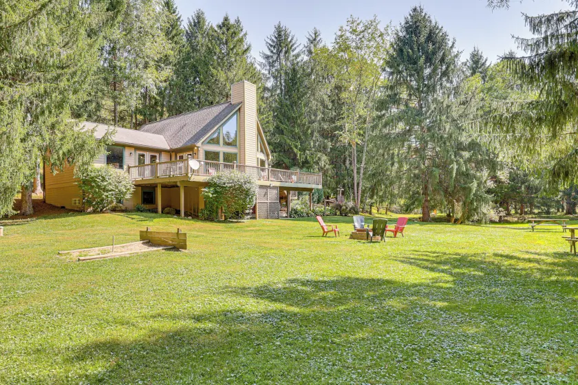 23 Mi to Mohican SP: Group-ready Lodge w/ Hot Tub - Image 1