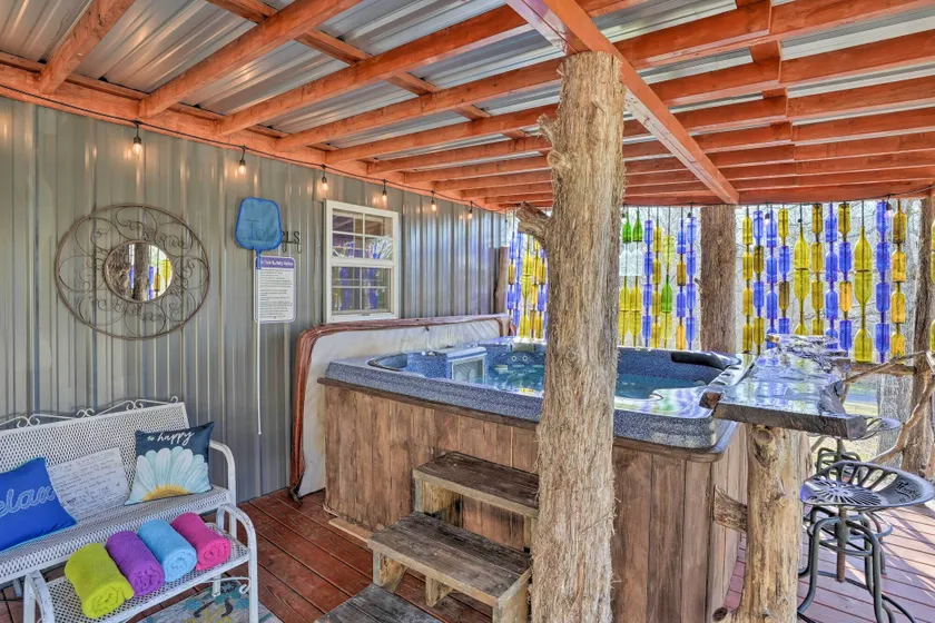 Charming Escape w/ Fire Pit in Summerville! - Image 1