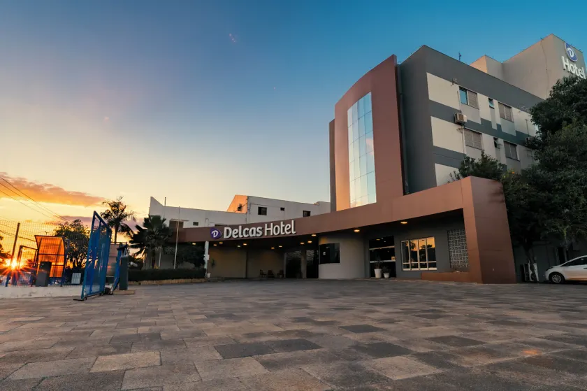 Delcas Hotel - Image 1