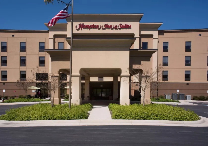 Hampton Inn & Suites Woodstock, VA - Image 1