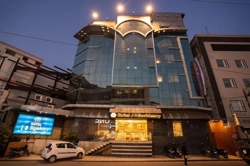 Hotel J.S. Residency - Image 1