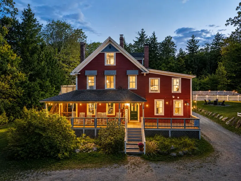The Aurora Inn & Cottages - Image 1