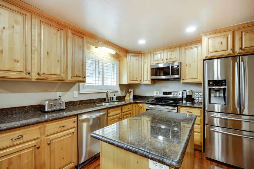 Updated Ranch Apartment w/ Deck - 9 Mi to Downtown - Innvendig