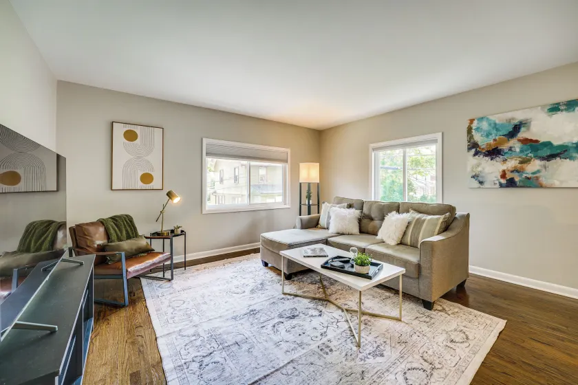 Top-Floor Wyandotte Apt Near Detroit Riverfront! - Interior