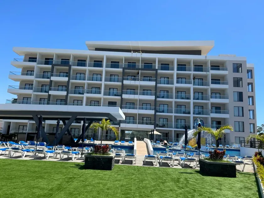 High Garden Grand Hotel - Image 1