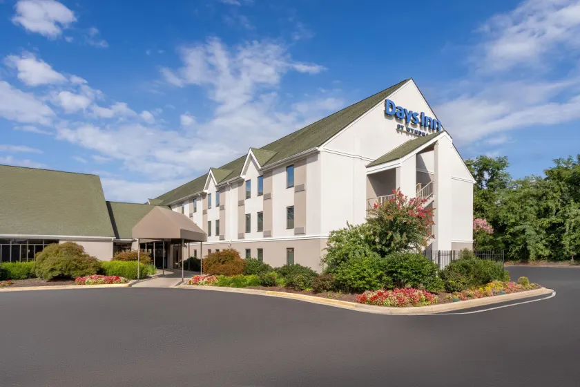 Days Inn by Wyndham Lanham Washington DC - Image 1