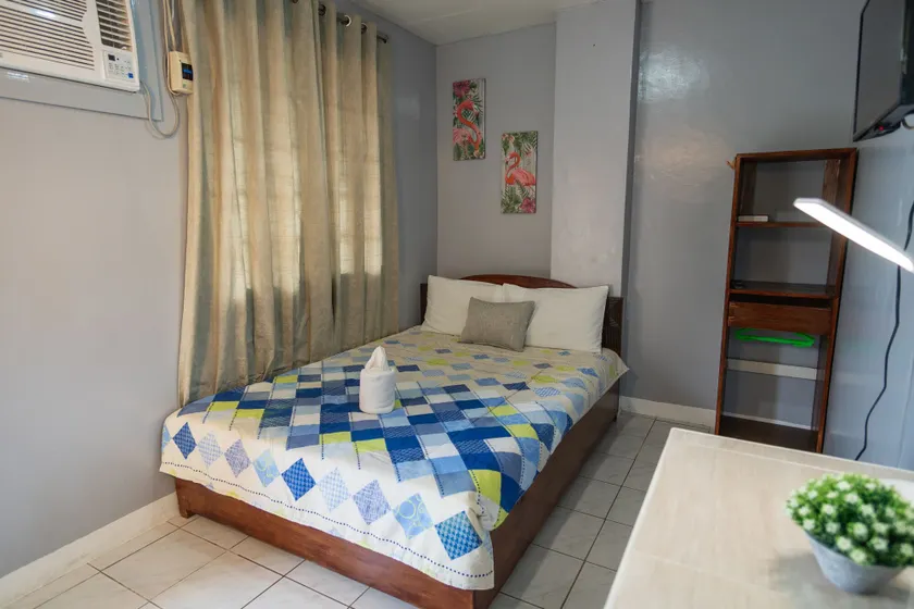 Mellow Apartelle and Tourist Inn - Image 1