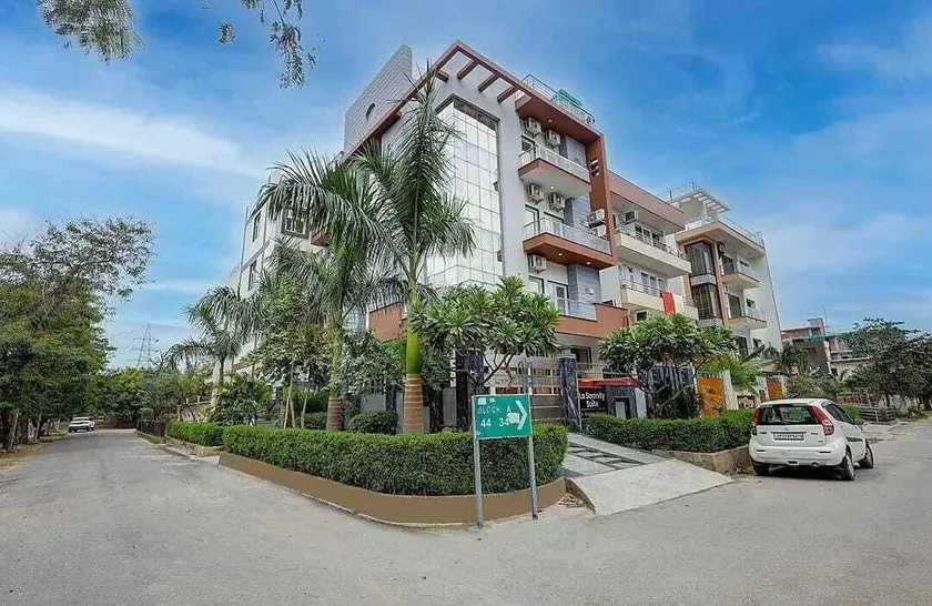Hotel Vibe Blue - Image 1