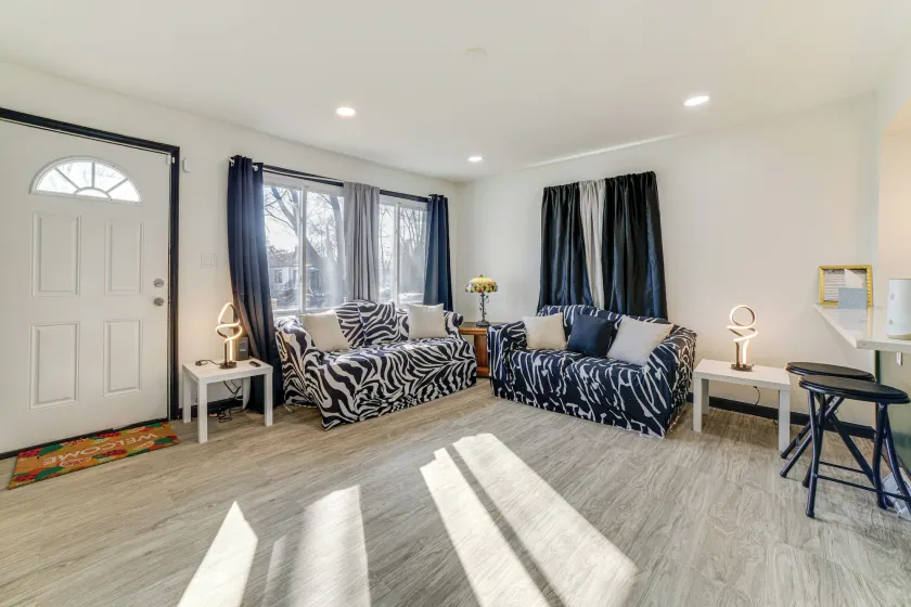 3 Mi to Hard Rock Casino: Charming Home in Gary! - Image 1