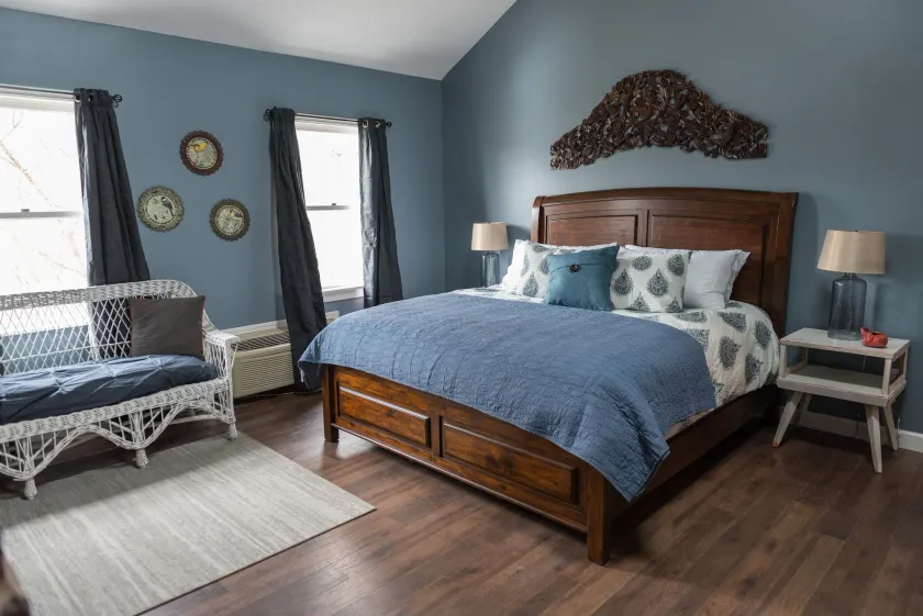 Creekside Inn - Image 1