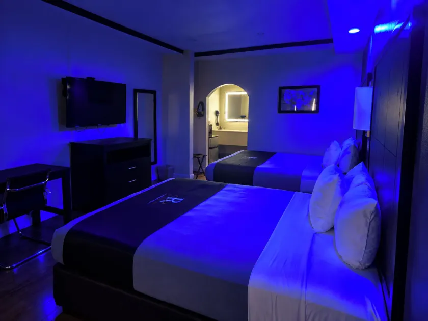 Red Star Inn & Suites - Image 1