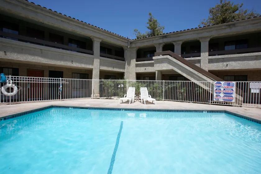 Premier Inns Thousand Oaks - Image 1