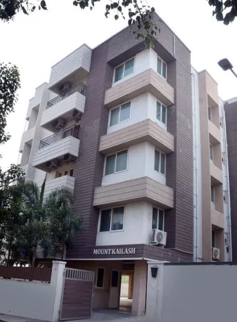 Hotel Mount Kailash Suites - Image 1