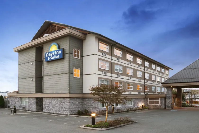 Days Inn & Suites by Wyndham Langley - Image 1