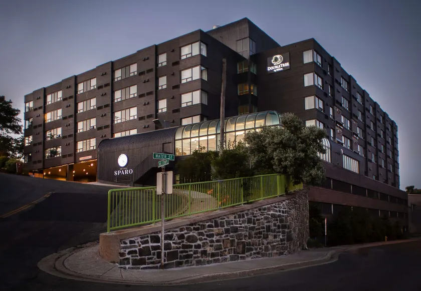 DoubleTree by Hilton St. John's Harbourview - Image 1