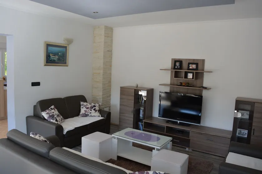 Holiday House 4M - Image 1