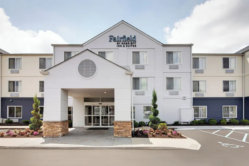 Fairfield Inn & Suites Indianapolis Airport - Image 1