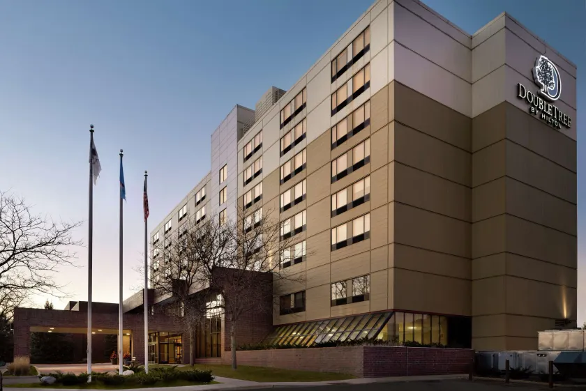 DoubleTree by Hilton St. Paul East - Image 1