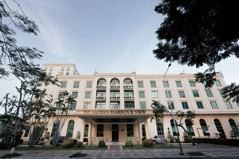 Hai Phong Harbour View Hotel - Image 1