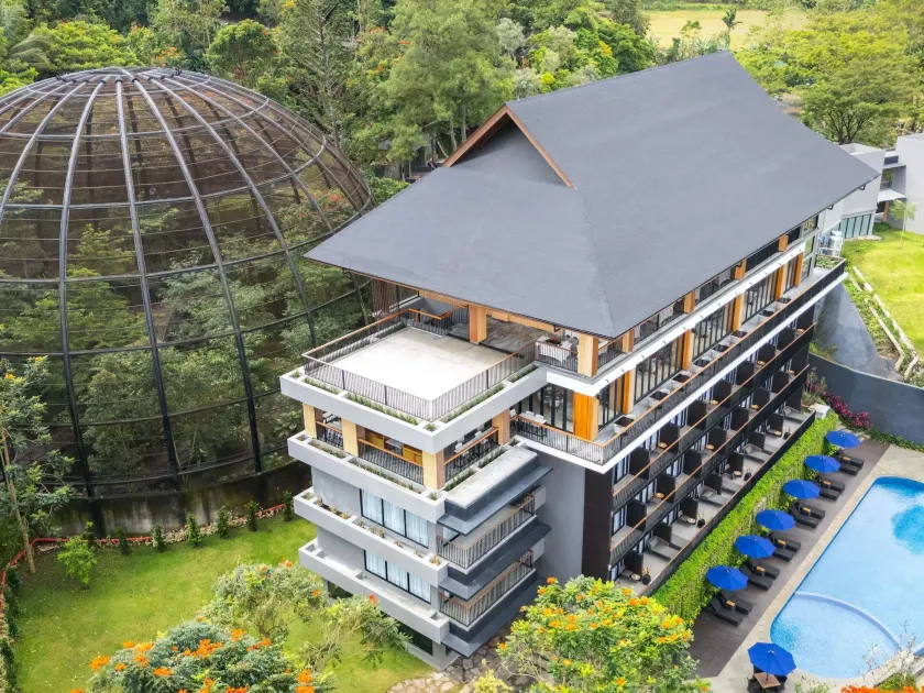 Mercure Cibadak Sukabumi Resort - Image 1