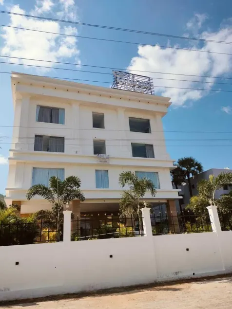 Ellora Hotel - Image 1