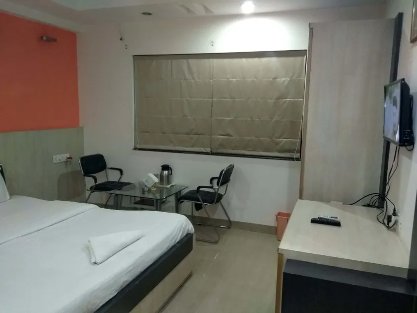 JK Rooms 122 Shaheen Lodging & Boarding - Image 1