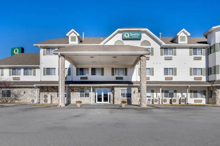 Quality Inn & Suites Lincoln North - Image 1