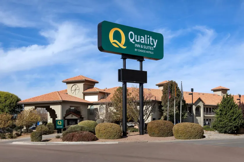 Quality Inn & Suites Gallup I-40 Exit 20 - Image 1