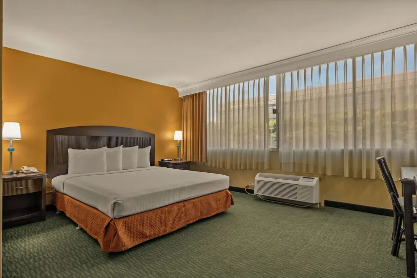 Airport Honolulu Hotel, Trademark Collection by Wyndham - Image 1