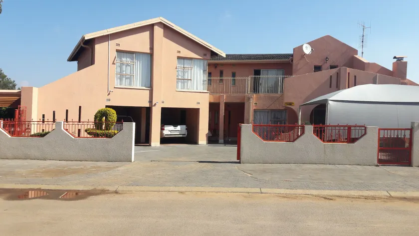 Diphororo guest house - Image 1