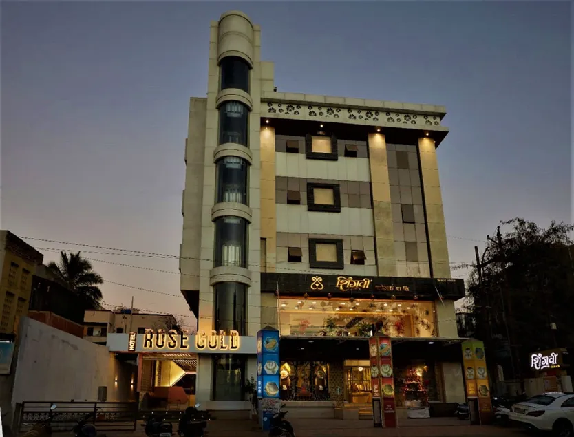 Hotel Rose Gold - Image 1