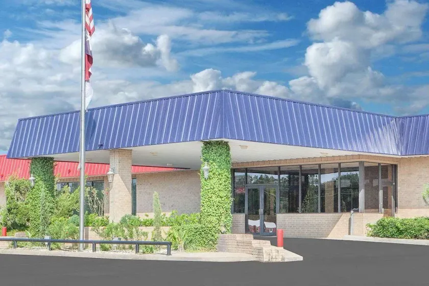 Courtyard Hotel & Event Center - Image 1