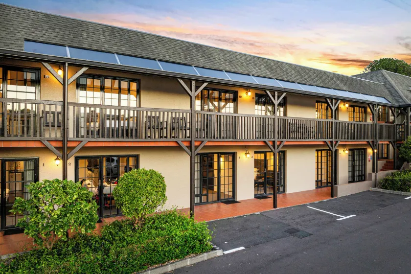 Knights Inn - Image 1