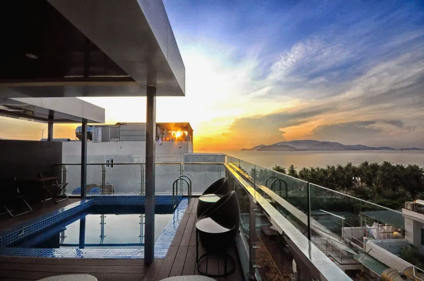 Apollo Hotel Nha Trang Beach - Image 1