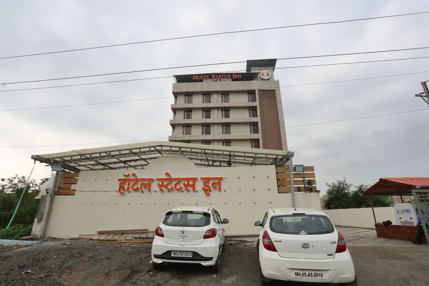 Hotel Status Inn - Image 1