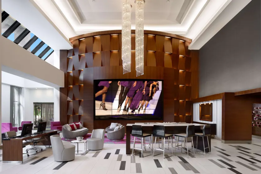 Hilton Woodland Hills / Los Angeles - Image 1