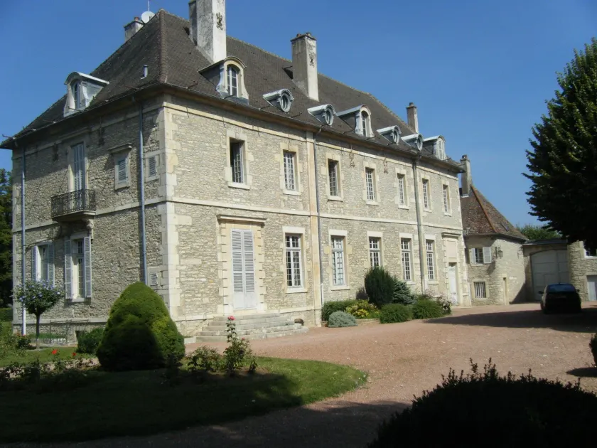 Château De Serrigny - Image 1