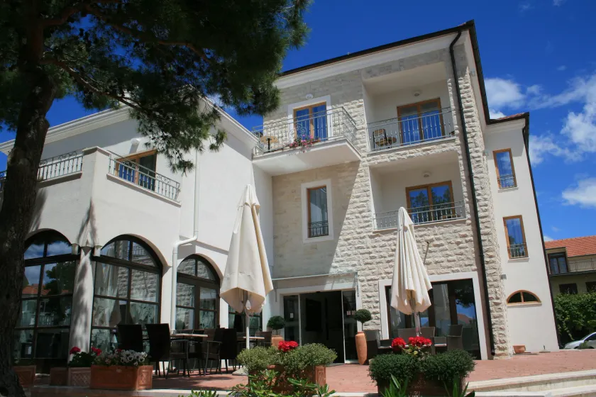 Hotel Nikola - Image 1