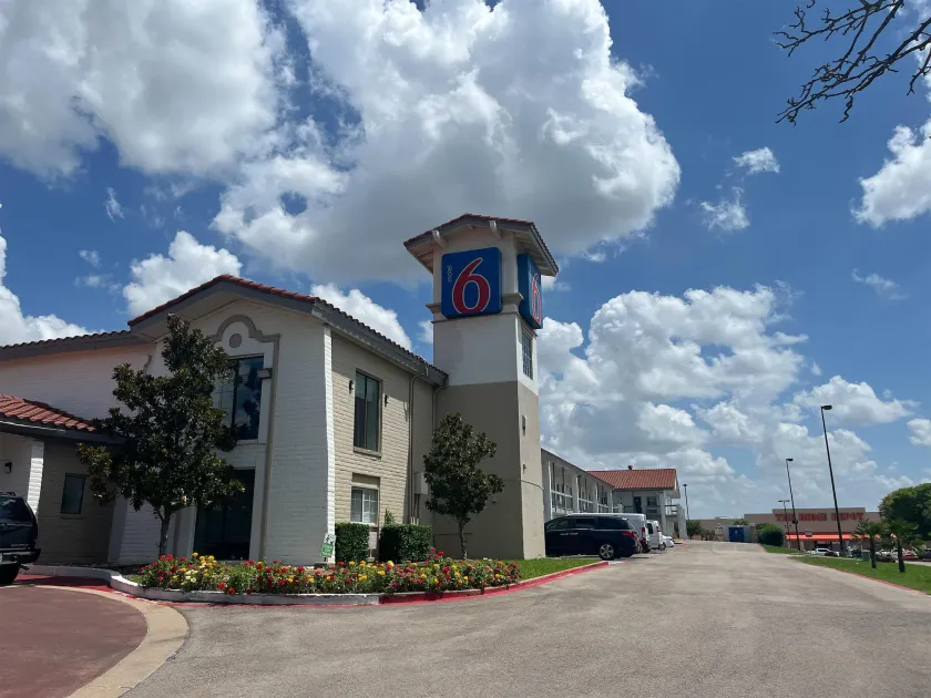Studio 6 Suites Euless, TX – DFW West - Image 1