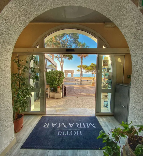 Hôtel Miramar - Image 1