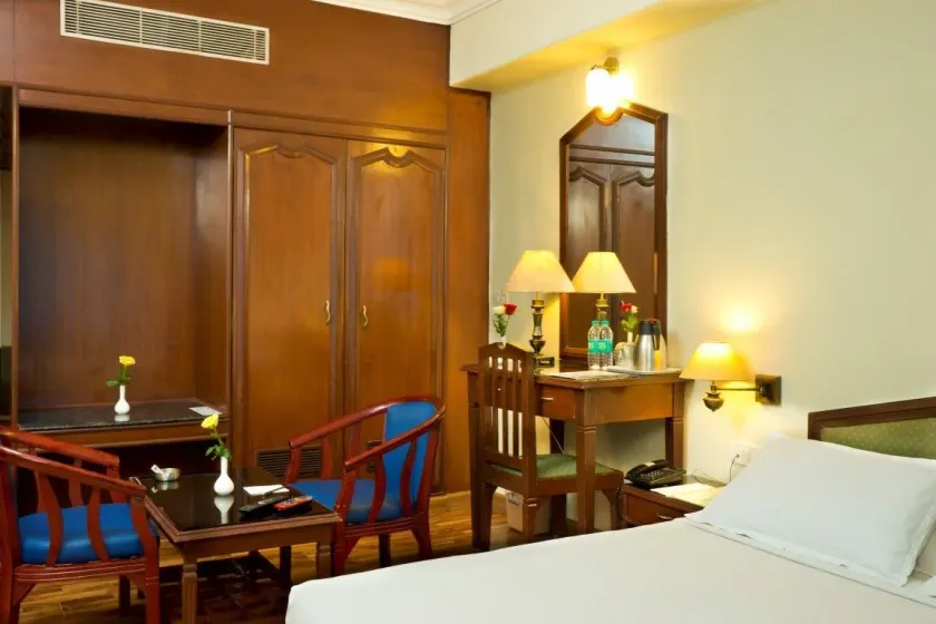 Hotel Park Plaza - Image 1