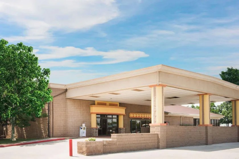 Travelodge by Wyndham Enid - Image 1
