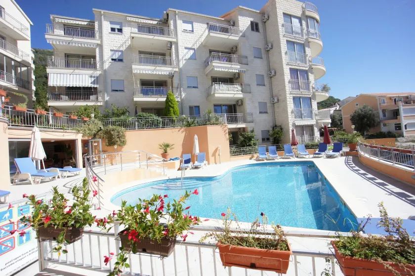 Petrovac Bay Apartments - Image 1